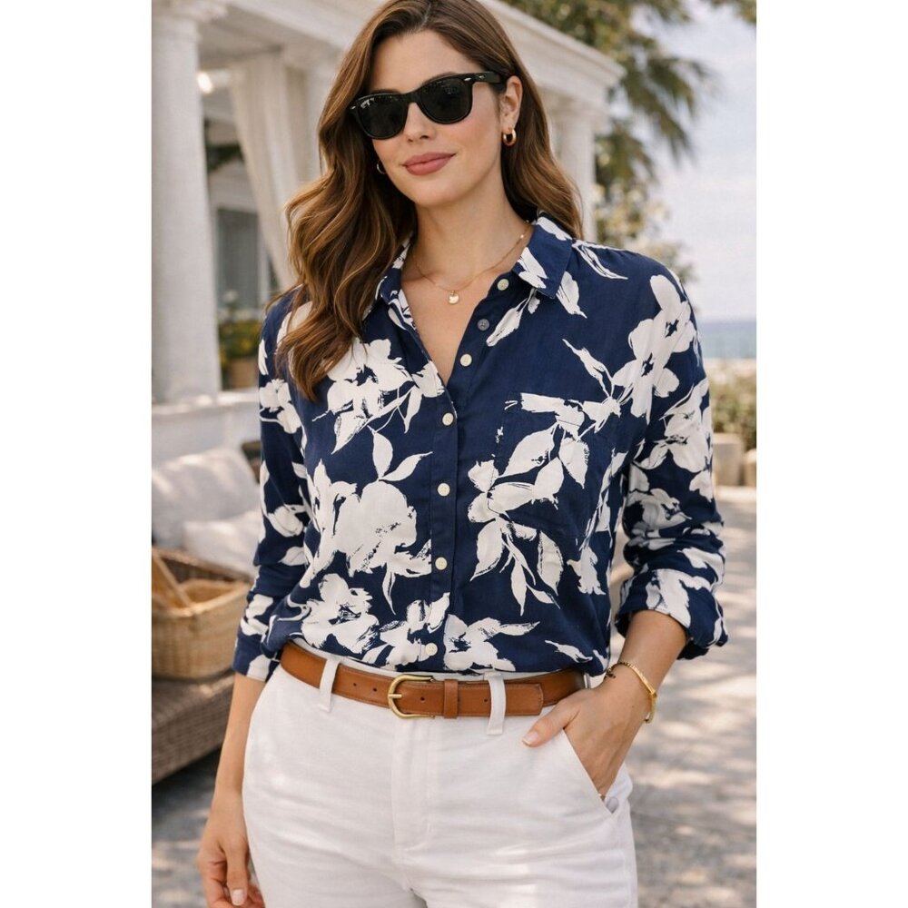 Coastal Classic Lands’ End Floral Button Down | Navy Resort Blouse | M | EUC